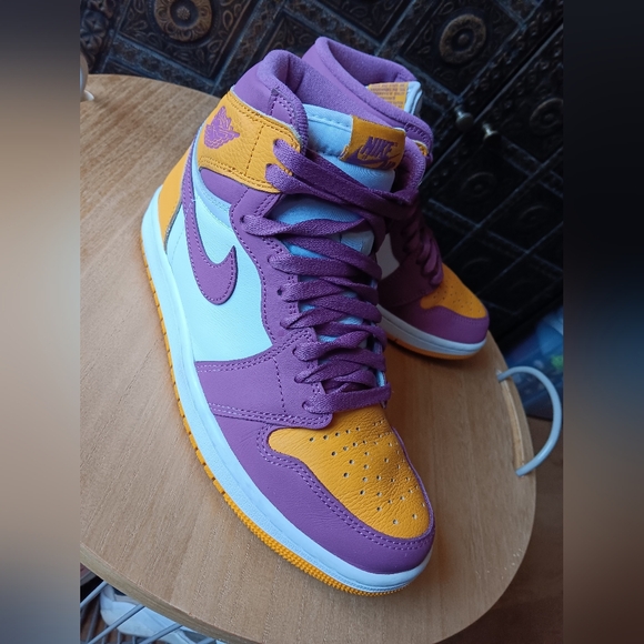 Air Jordan 1 Retro High OG - Picture 2 of 10